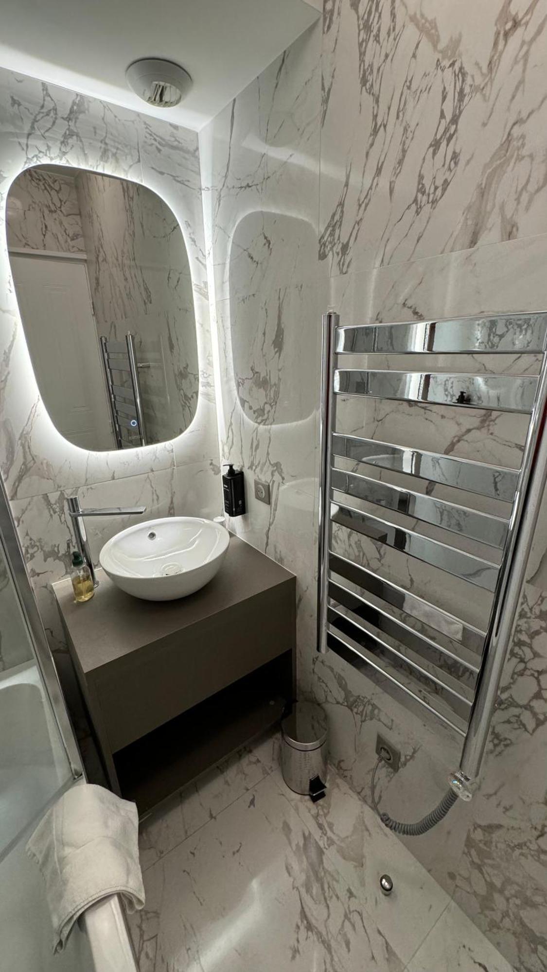 Penthouse Vue Mer Avec Rooftop,Jacuzzi,Et Parking Prive Antibes Exterior foto