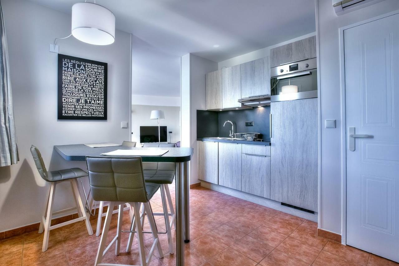 Penthouse Vue Mer Avec Rooftop,Jacuzzi,Et Parking Prive Antibes Exterior foto